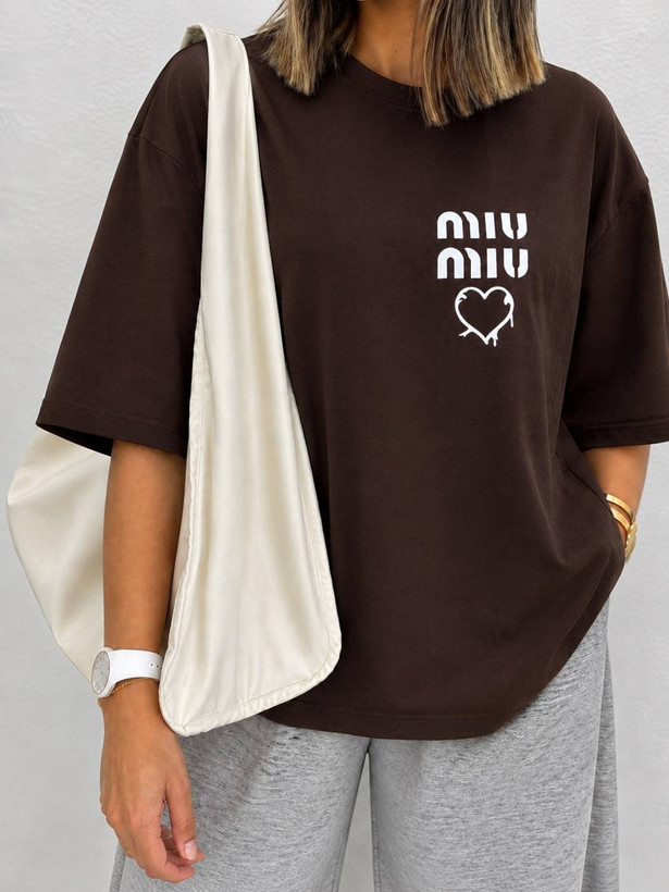 تیشرت باکسی طرح Miu Miu