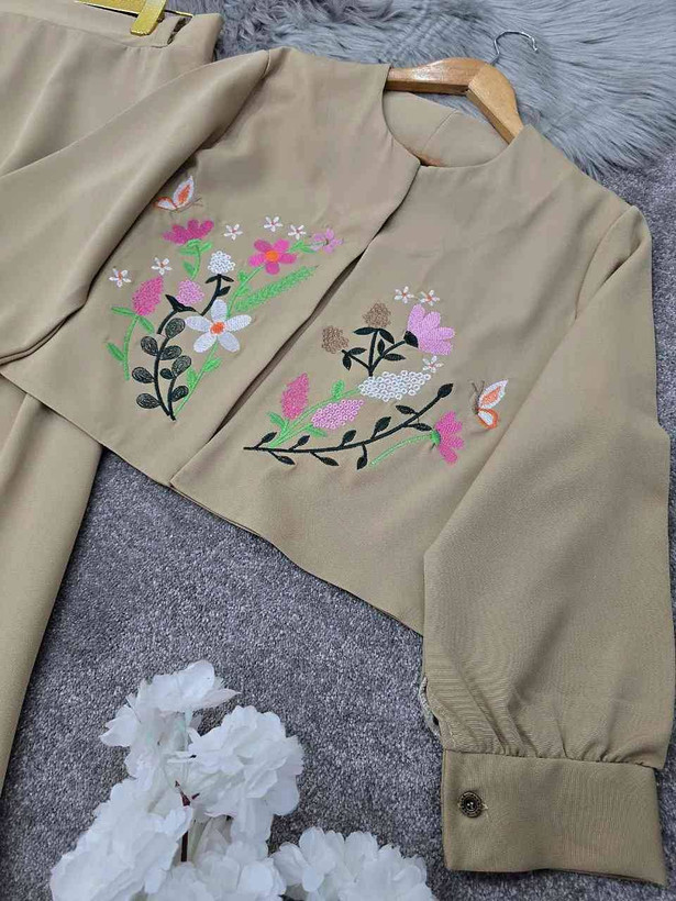 کت ودامن دلارام گرم بالا