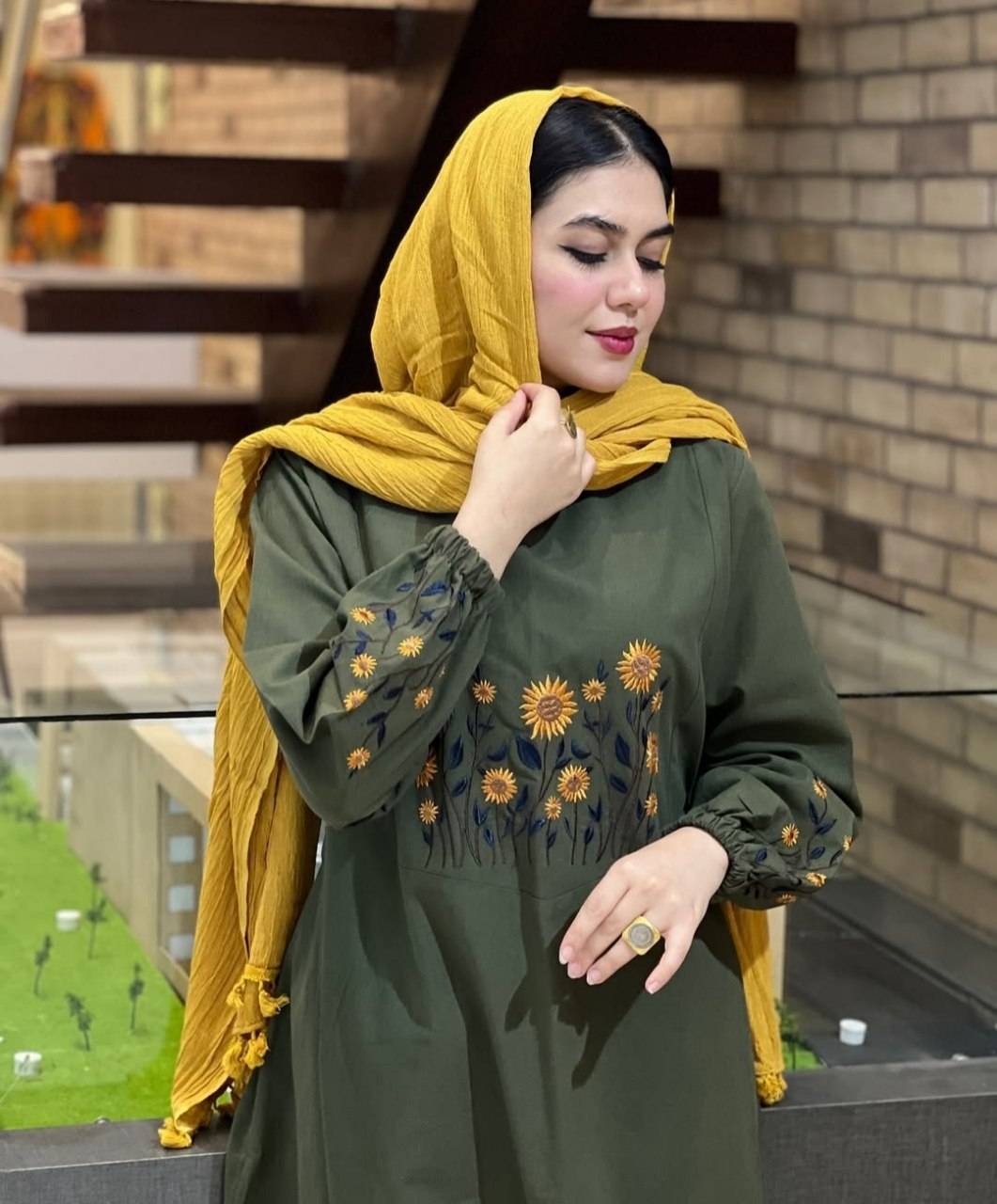 کفتان گلدوزی اروشا جنس مخمل کبریتی ریز